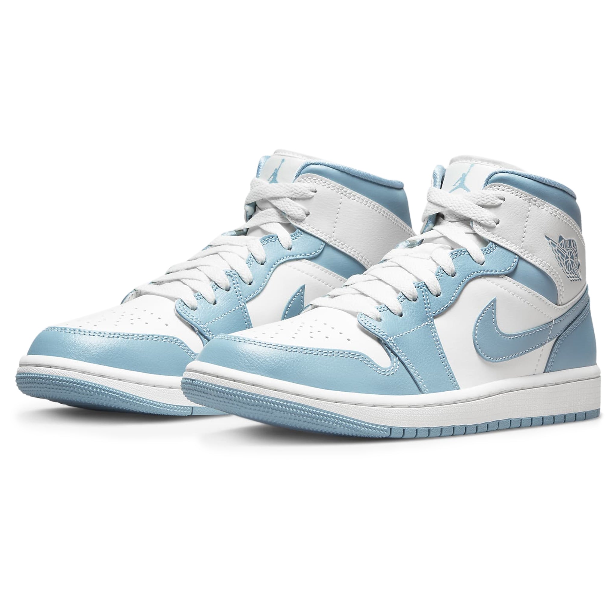 Front side view of Air Jordan 1 Mid UNC (2022) (W) BQ6472-141